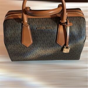 Jet Set Travel Medium Signature Logo Duffel Crossbody Bag NWOT